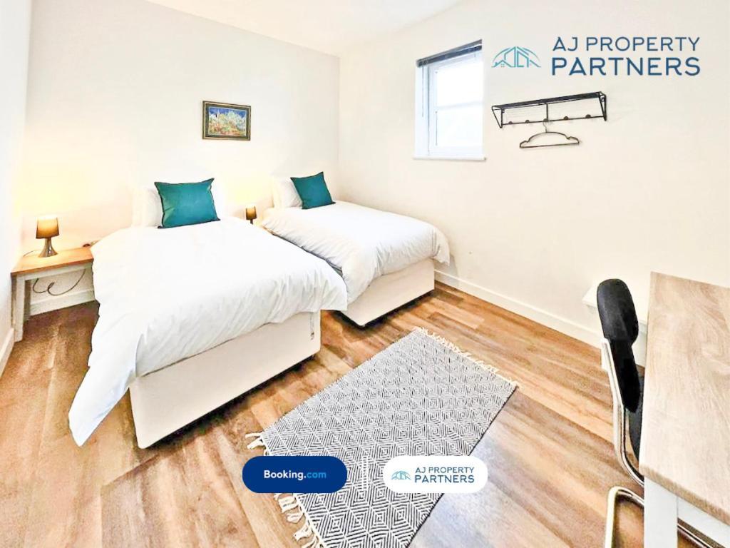 Premium Offer L Last-Minute Escape L Aj Properties L High Street Cheltenham L Parking L Ideal For Short Or Long Stays - Town Centre Apartment, 4 Beds, 1 Bathroom Ngoại thất bức ảnh